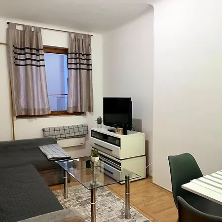 Center One-bedroom Loft شقة *