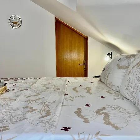 Center One-bedroom Loft *