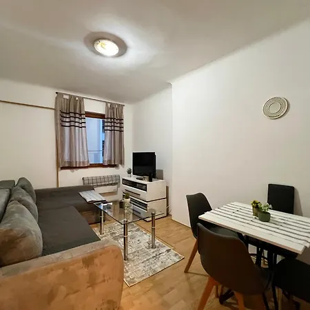 Center One-bedroom Loft Appartamento *